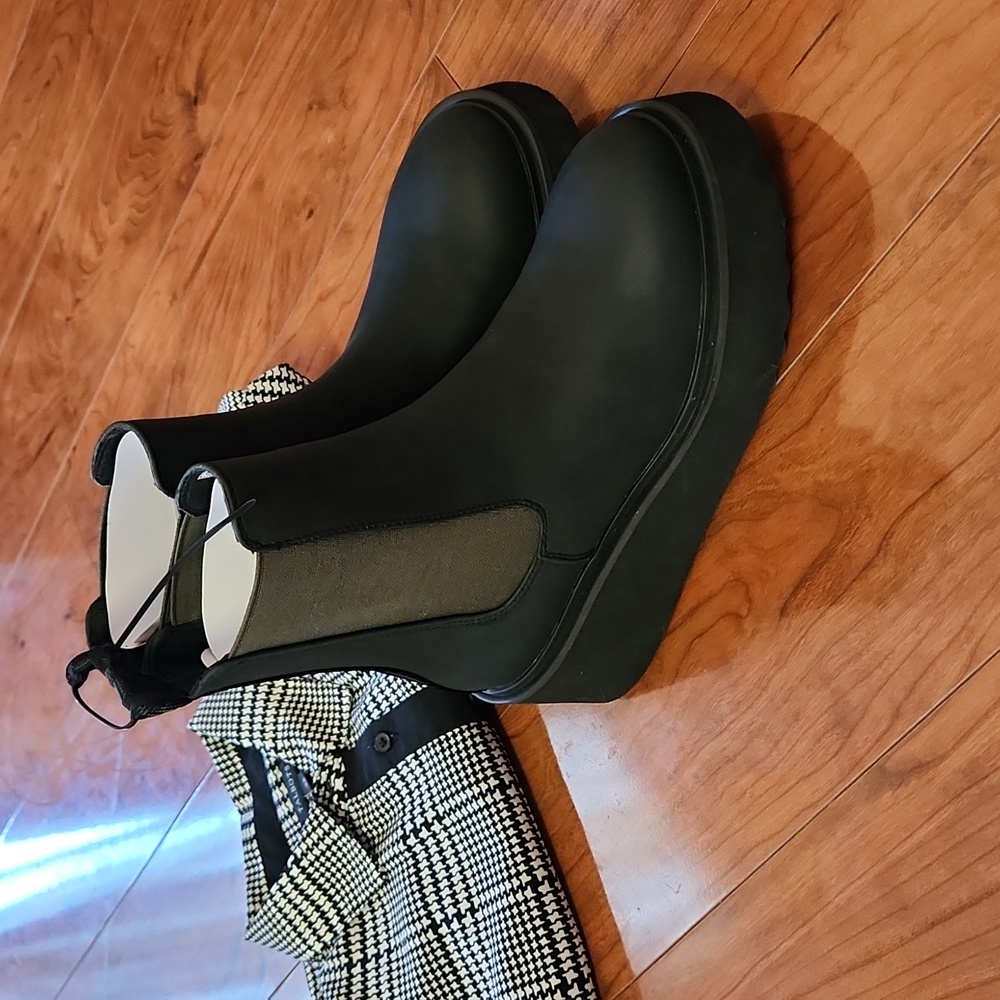 NEW Rocket Dog Platform Chelsea Boots
